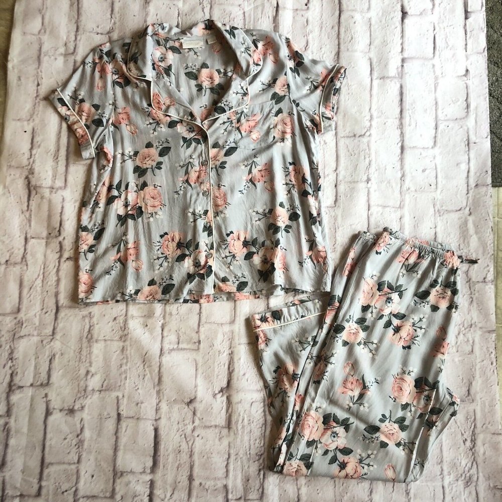 Nordstrom Lingerie 2 Piece Pajama Set Size Large Gray Floral Silky Feel Comfy